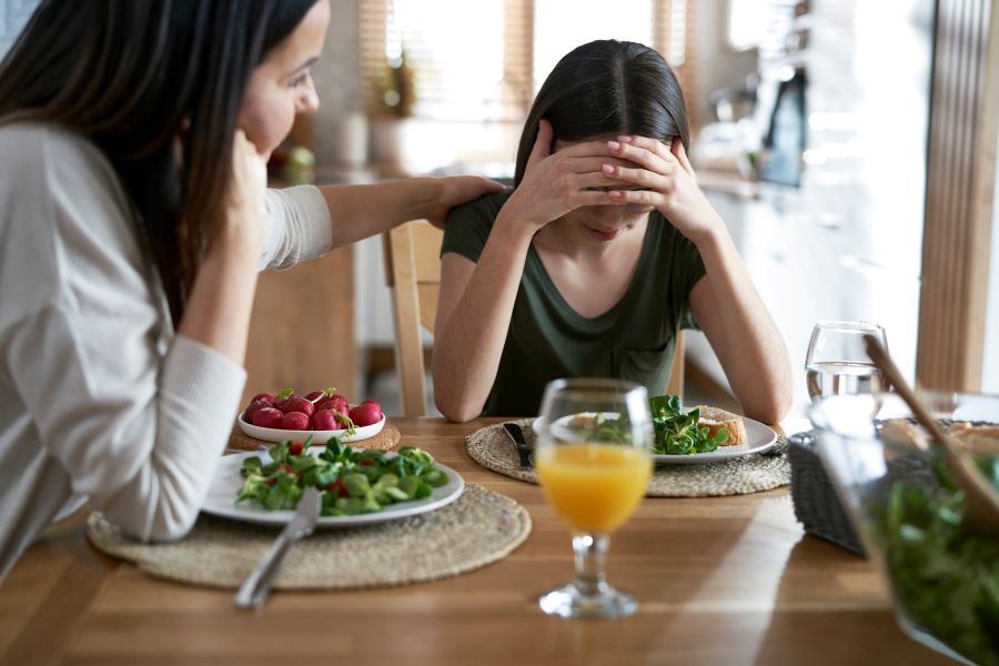 Healthy diets may boost teen mental health more than supplements
