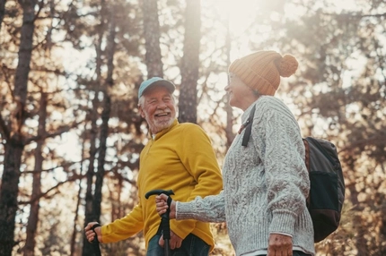 Image Healthy seniors outside