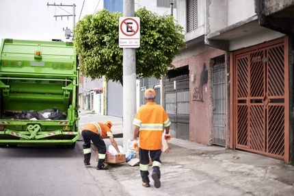 Image recycling men New York
