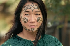 new zealand woman with traditional face tattoo