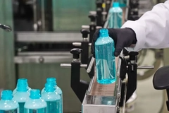 Image A person holding a bottle without label