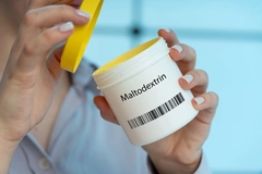 Image woman opening a jar of maltodextrin