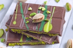 chocolate with pistachio filling dubai style chocolate with pistachio on top