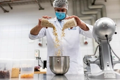 Image Tate & Lyle food scientist.