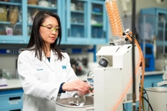 Image IFF scientist working in taste modulation facility.