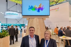 Rebecca Wilcock‚ Sun Chemical’s marketing director for Packaging Solutions‚ EMEA, and its director of Product Strategy EMEA‚ Packaging Solutions‚ and global sustainability business leader, Nicolas Bét Rebecca Wilcock‚ Sun Chemical’s marketing director for Packaging Solutions‚ EMEA, and its director of Product Strategy EMEA‚ Packaging Solutions‚ and global sustainability business leader, Nicolas Bét