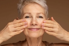 Image woman puts cream on face